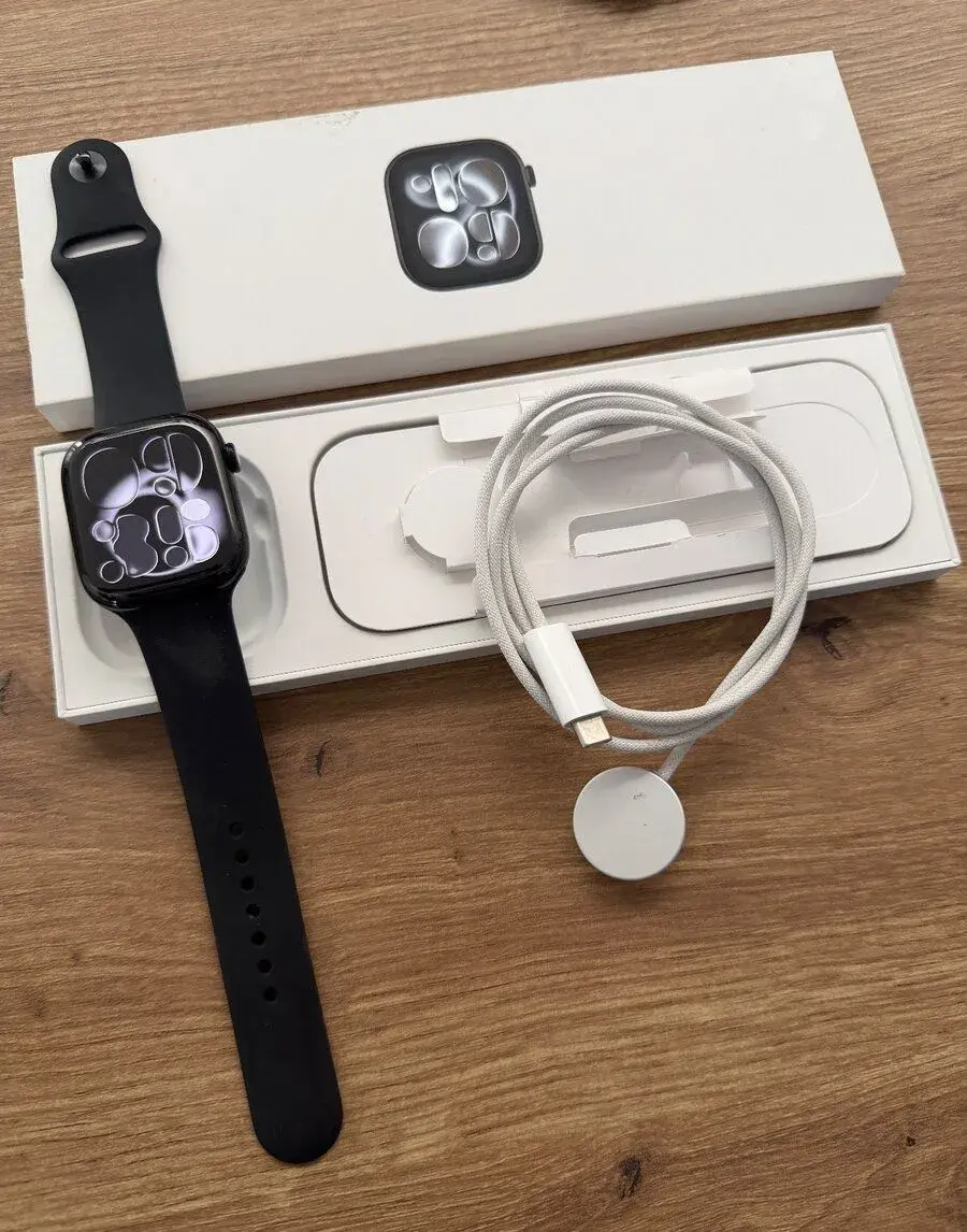 Apple Watch 11 46mm Jet black - 100% batéria super stav