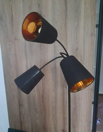 Stojaca lampa