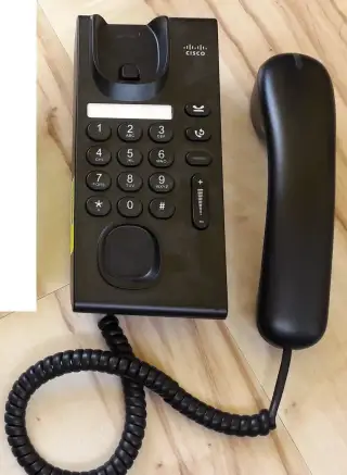 Telefón