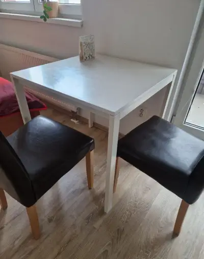 Stôl IKEA + 2 stoličky - za odvoz