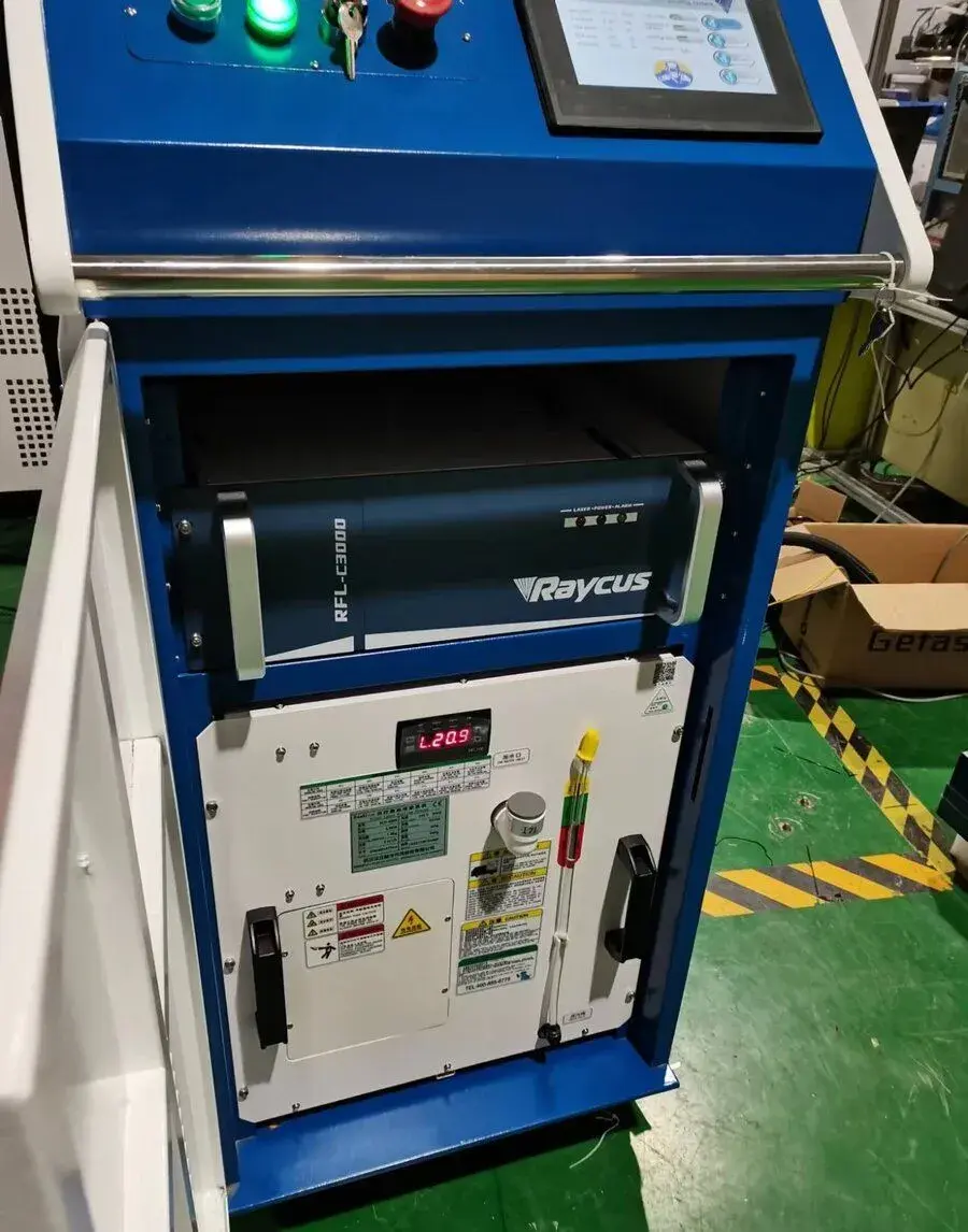 Laserová zváračka 3000W Raycus + podávač drôtu + 2. pištoľ