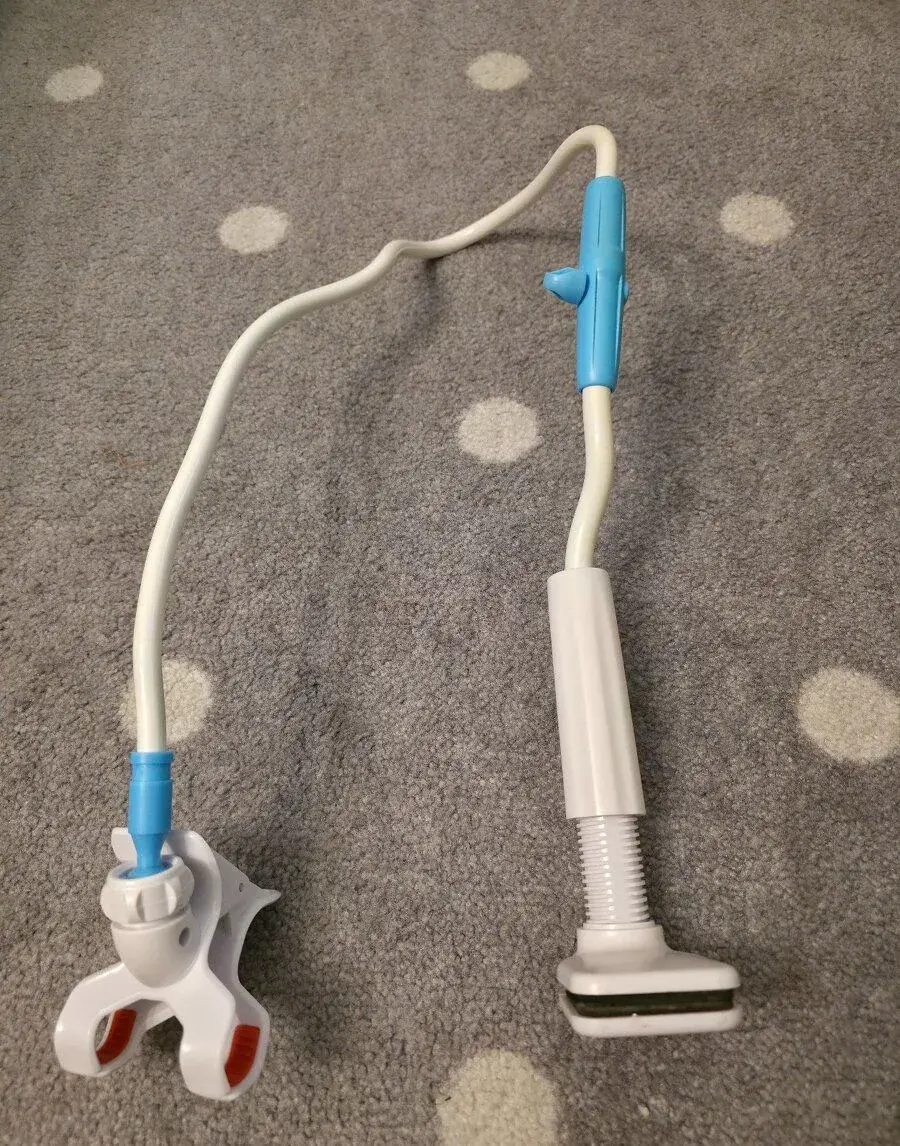 Nastavitelny stojan na baby monitor