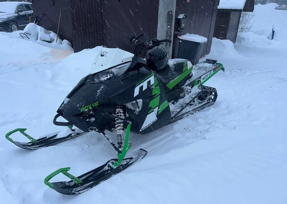 Snežny skúter Artic CAT