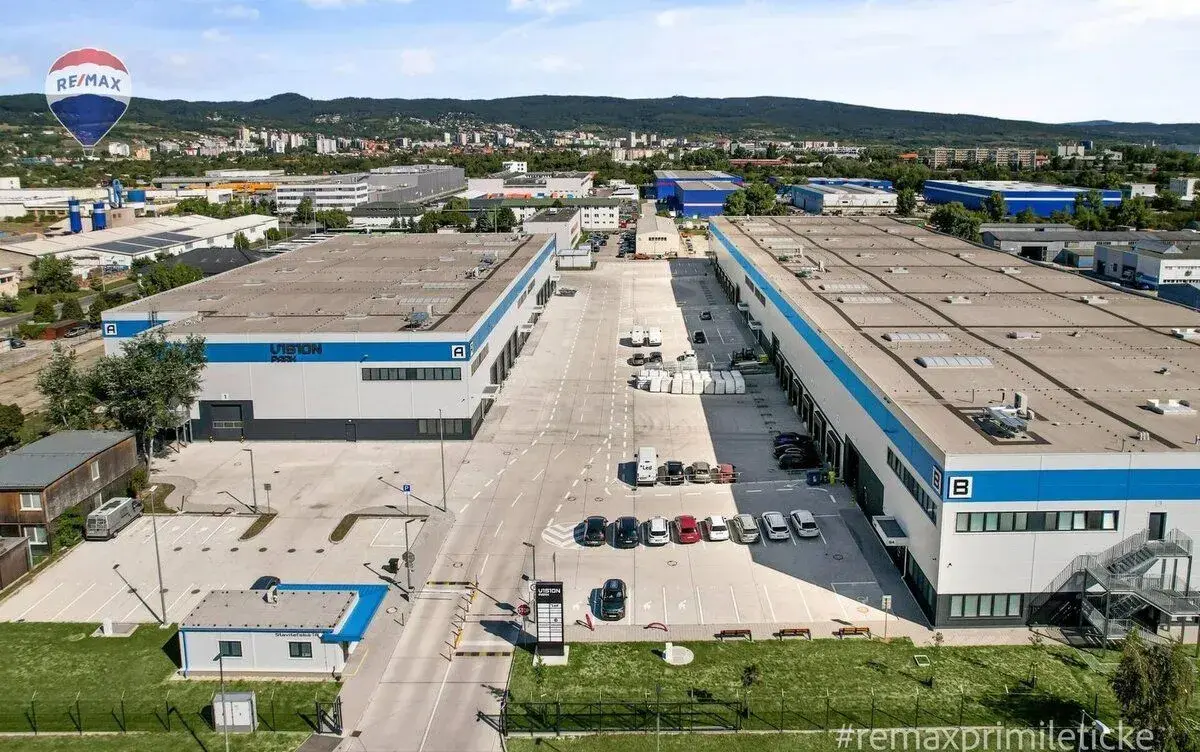 MODERNÝ LOGISTICKO-VÝROBNÝ AREÁL S VÝNIMOČNOU DOSTUPNOSŤOU