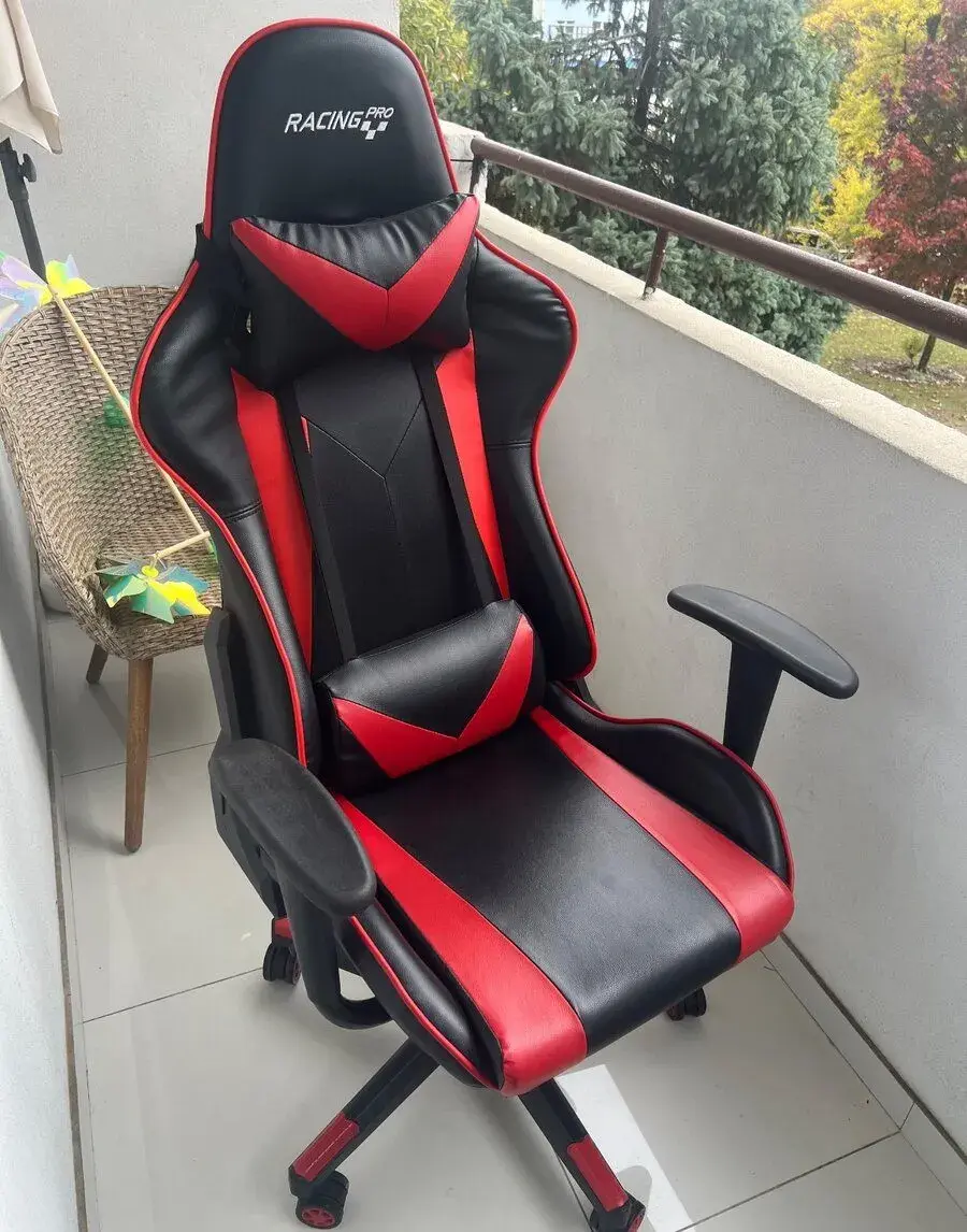 Hernú/kancelársku stoličku RACING PRO - výborný stav