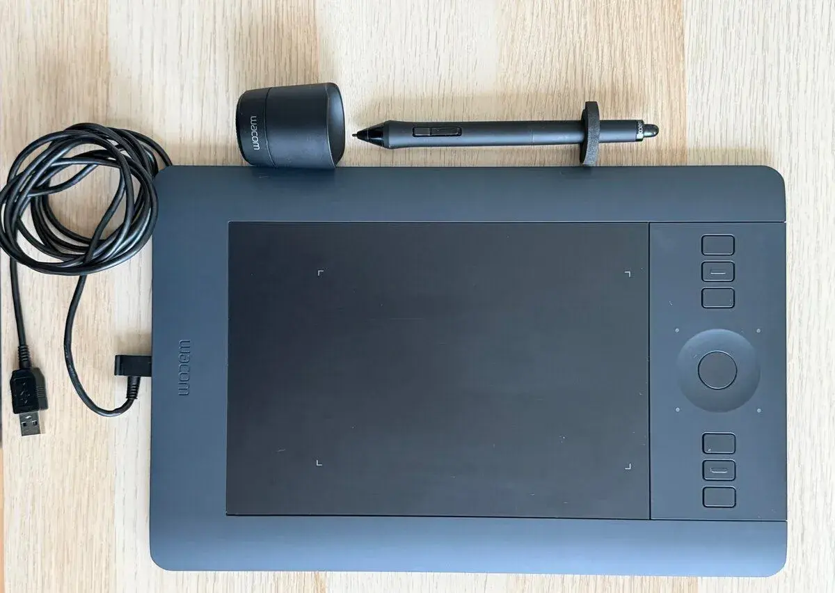 Grafický tablet Wacom Intuos Pro Small (PTH-451)
