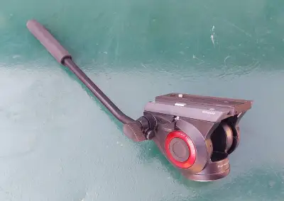 Fluidnú hlavu na statív MANFROTTO