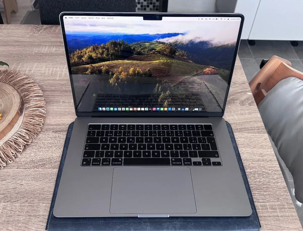✔️MacBook Air 15" ( máj 2024 ) M2 | 8 GB RAM | 256 GB SSD