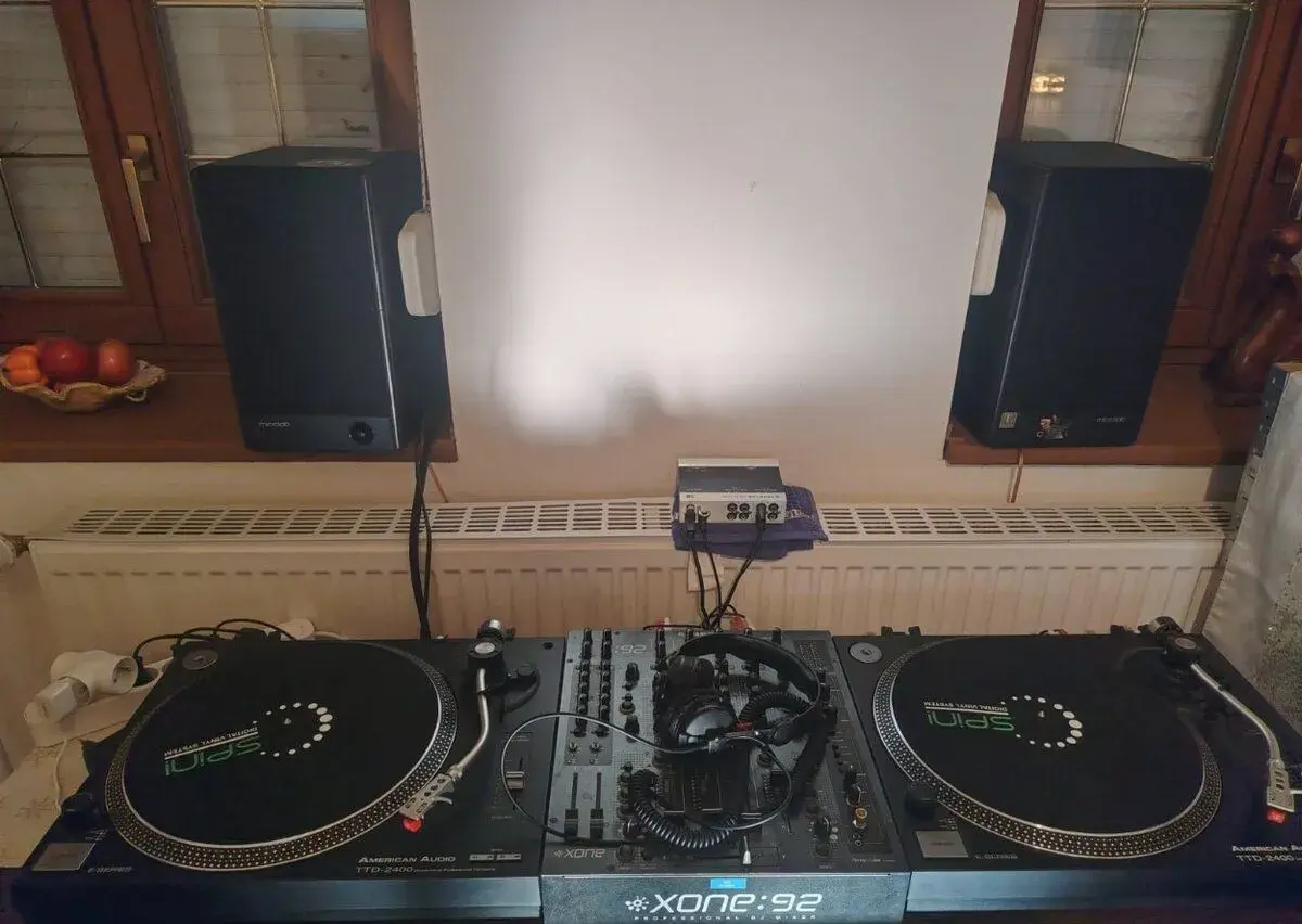 Prémiový DJ setup (Xone:92, Traktor, HD 25 Ireland) + zbierk