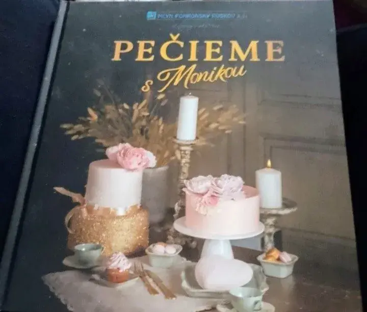 Kniha Pečieme s Monikou