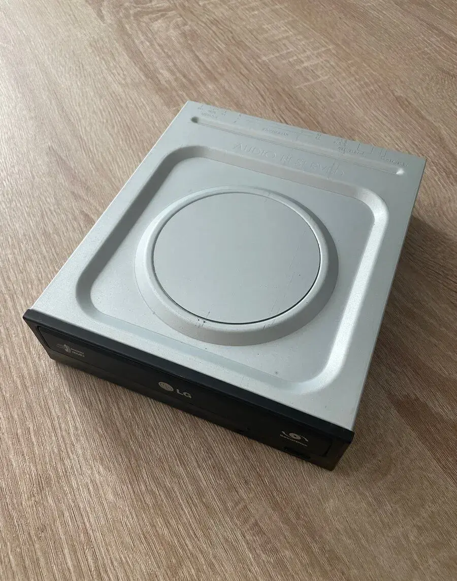Zberateľská DVD napaľovačka LG (Retro IDE/PATA)