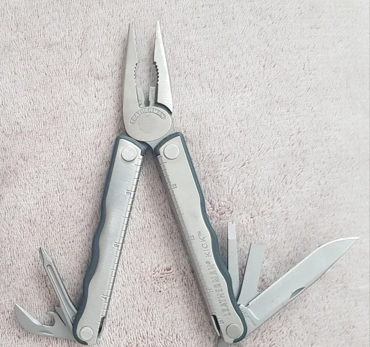 Leatherman kick