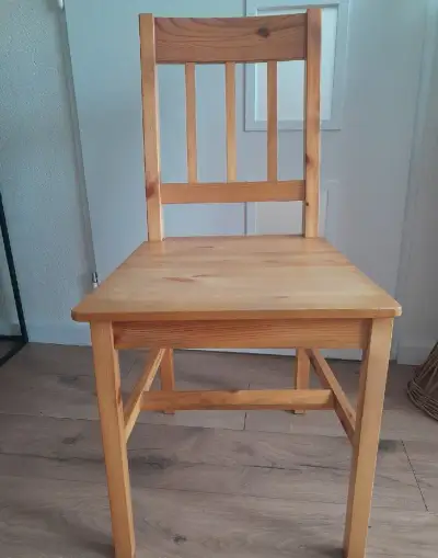 Jedálenské stoličky