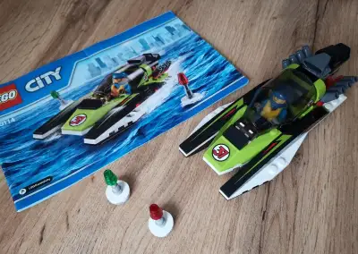 LEGO City 60114 Pretekársky čln