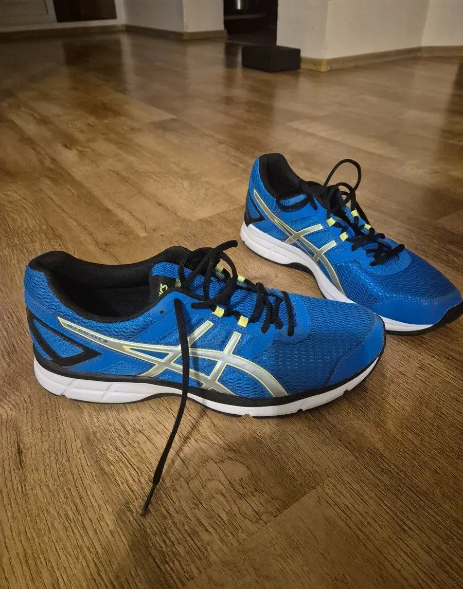 .nove sportove tenisky zn. Oasics velk. 46