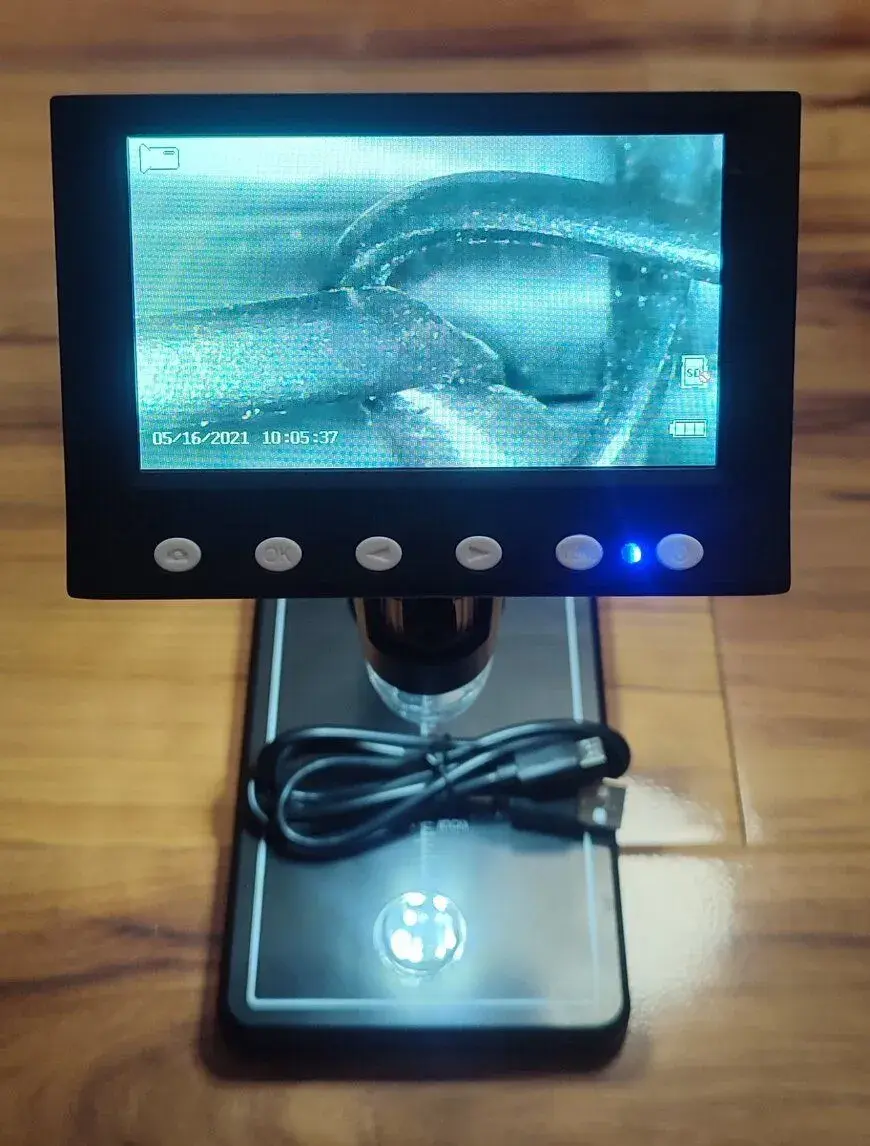 Digitálny mikroskor s displayom