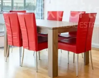 Exkluzivny jedalensky stôl +6 kozenych stoliciek