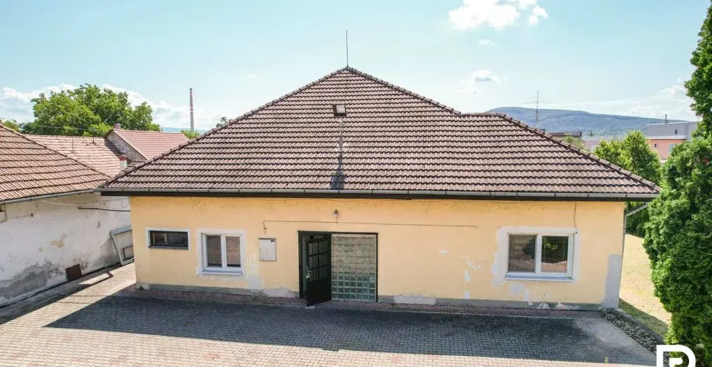 RADO | Reštaurácia s pozemkom 2020m2, Partizánske