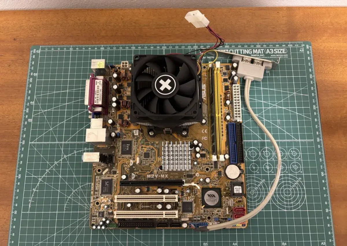 ASUS M2V-MX + AMD Athlon Dual 4050e 2,1Ghz + RAM 2GB