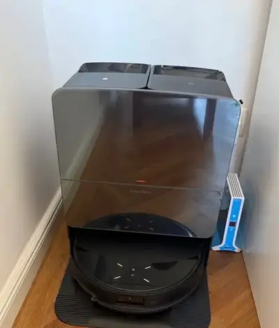 Roborock Saros R10 – robotický vysávač – výborný stav