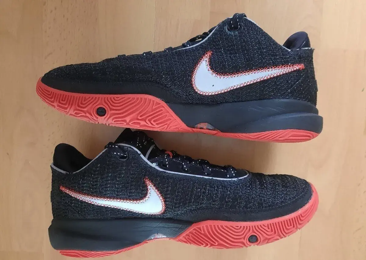Basketbalové tenisky Nike LeBron 20 Trinity veľ. 40,5