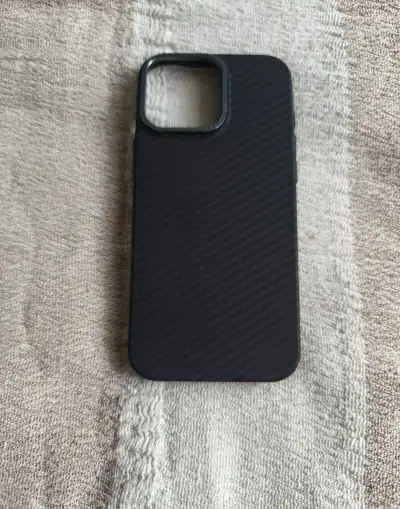 Obal zadný Carbon kvalitný na iphone 16 pro Max
