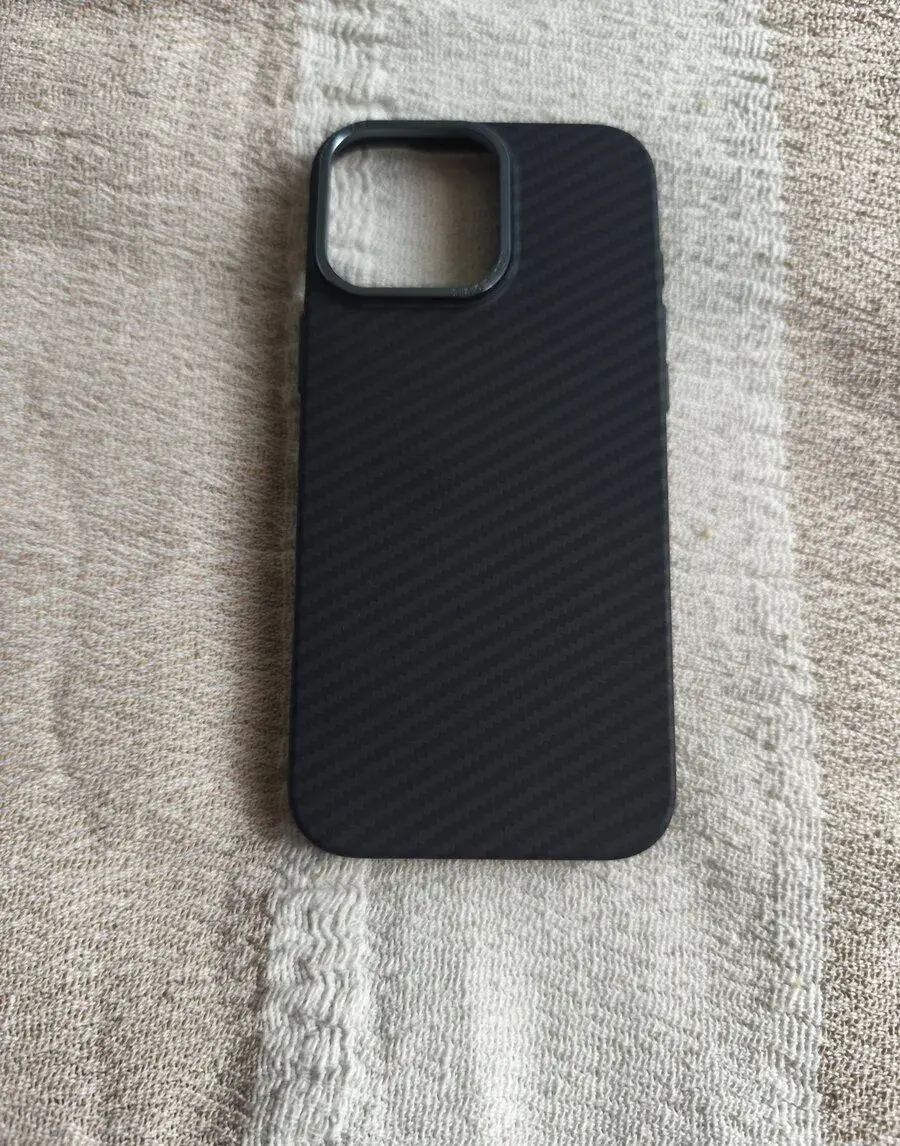 Obal zadný Carbon kvalitný na iphone 16 pro Max