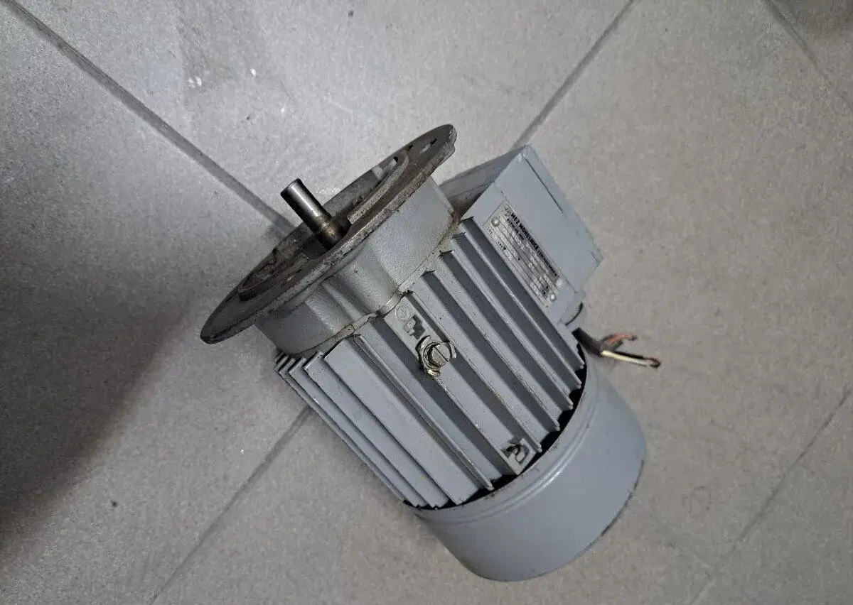 Elektromotor prírubový MEZ Mohelnice, 180 W