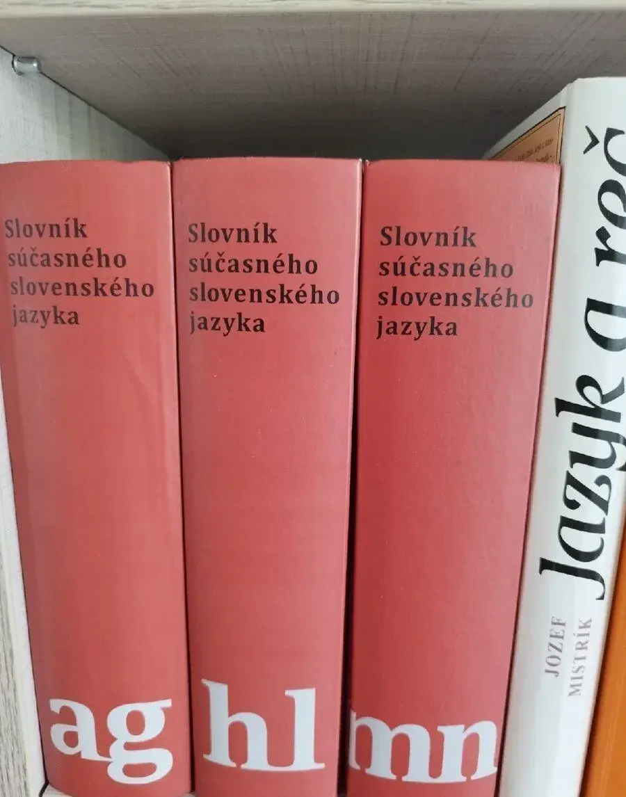 Slovníky súčasného slovenského jazyka