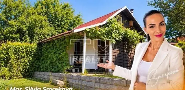 Útulná rekreačná chatka s pozemkom na pestovanie.