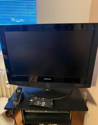 Samsung 32″ LCD TV – LE32R32B