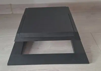 Stojan pod monitor, notebook so zasuvkou