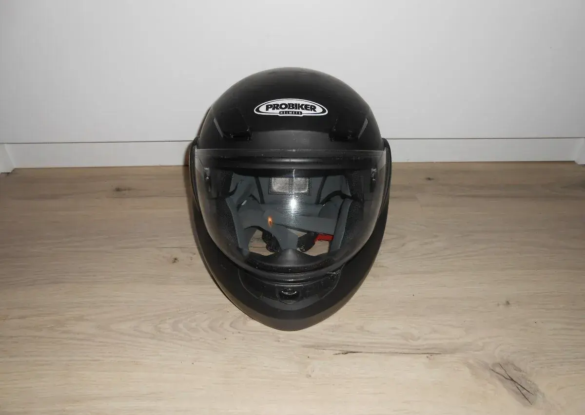 V dobrom stave vyklopnu prilbu PROBIKER s protislnecn