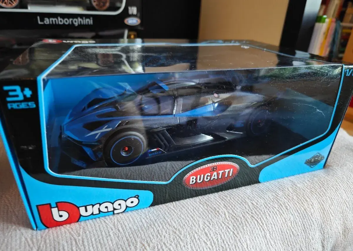 Model Bburago 1:18 Bugatti