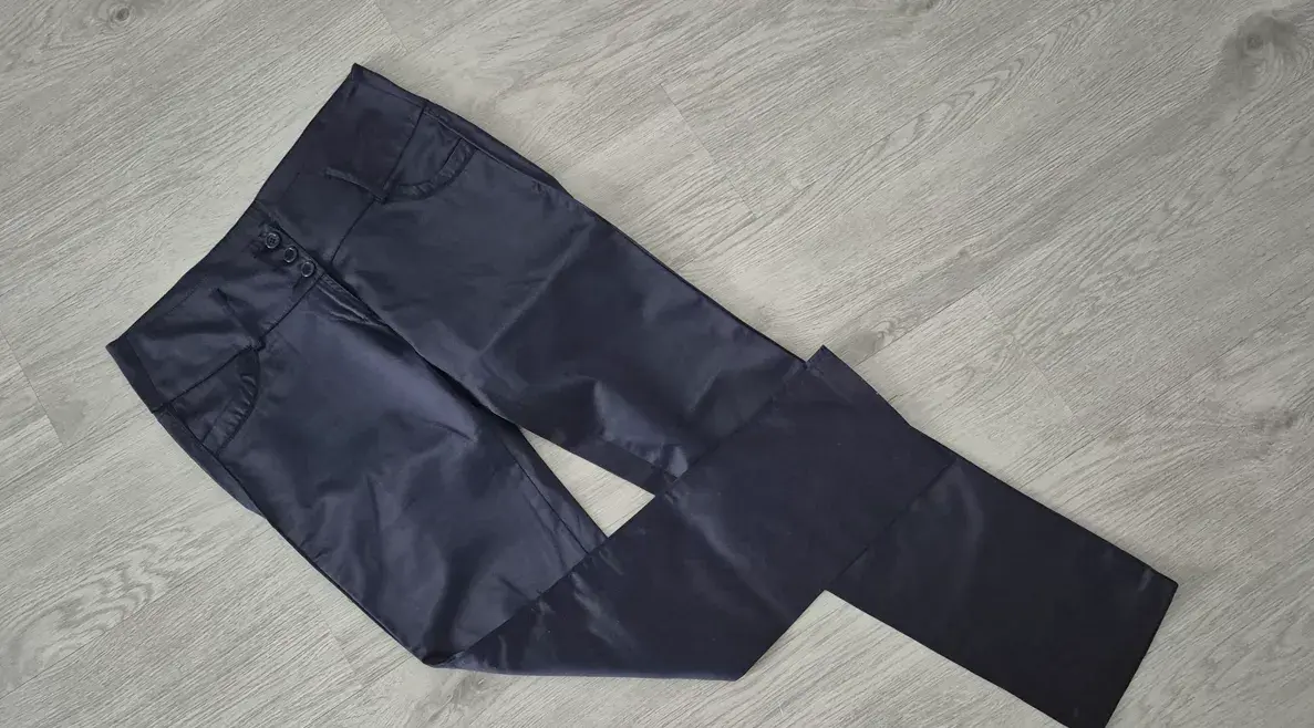 Tmavomodré lesklé nohavice elegantné