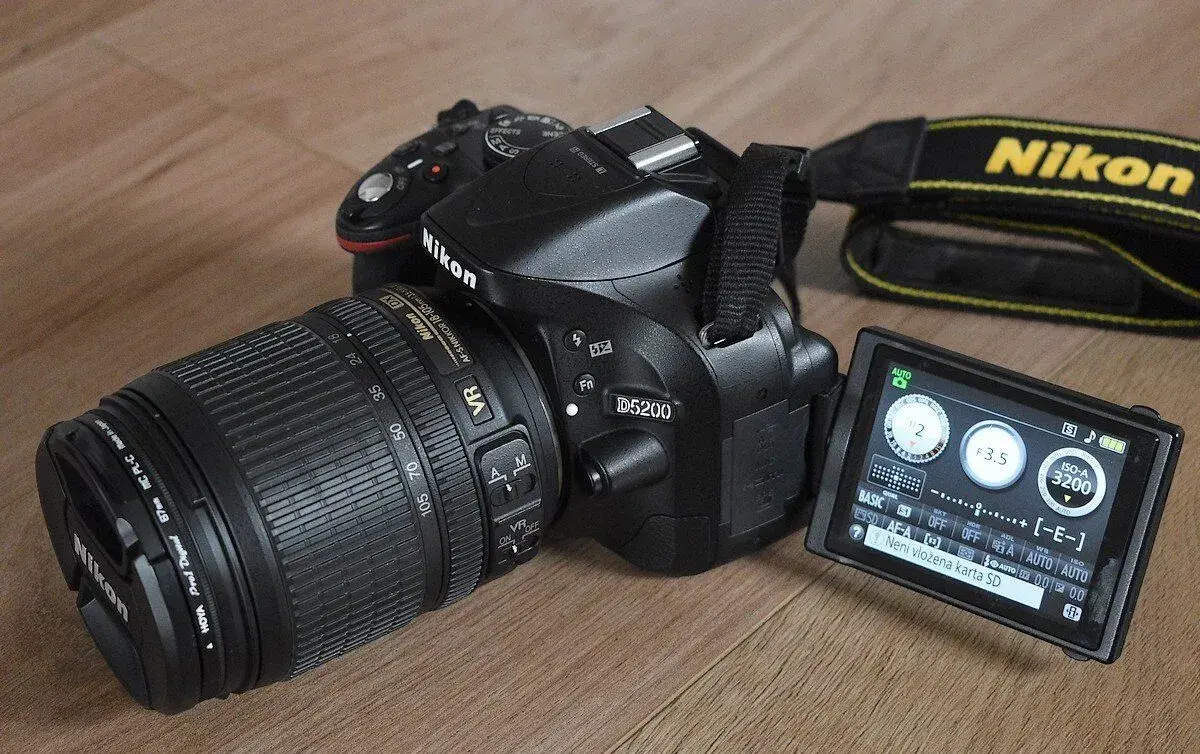Nikon D5200 s VR objektivom 18 - 105 AF-S - 4 tisic zaberov