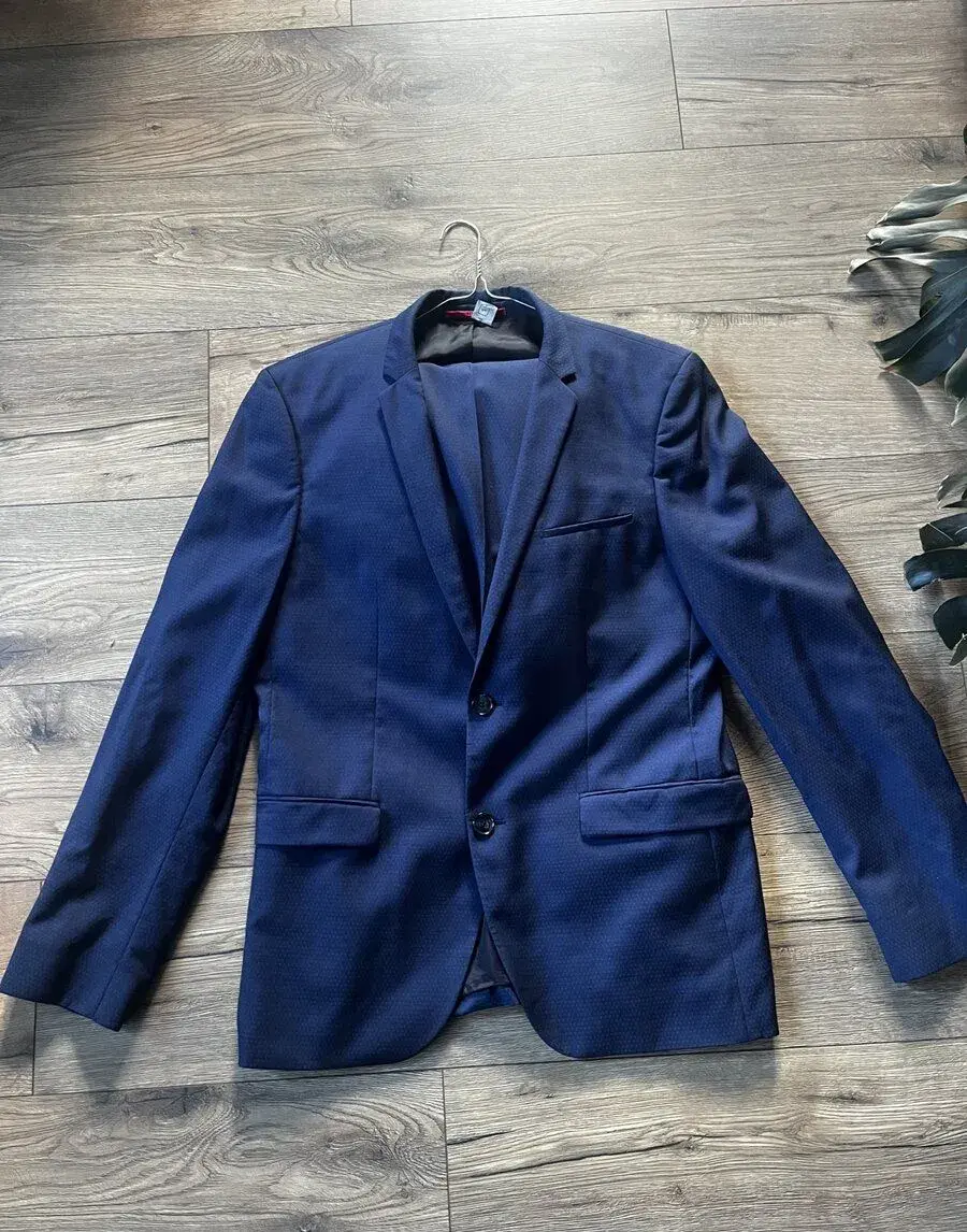 originálny pánsky oblek Hugo Boss – elegantná modrá, vel. 50