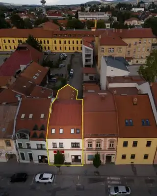 NA PREDAJ BUDOVA na ul. SLOVENSKÁ s prenajatými PRIESTORMI.