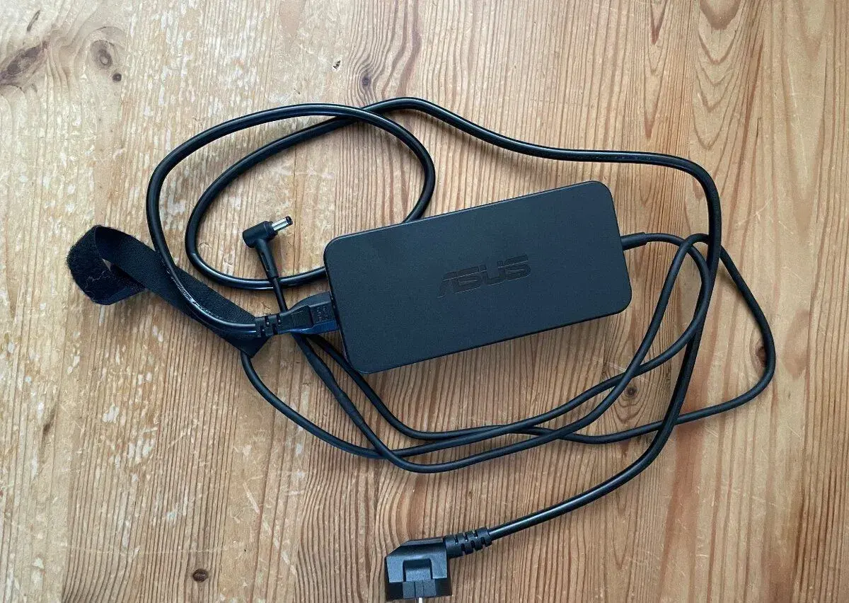 Adapter k notebooku asus rog strix