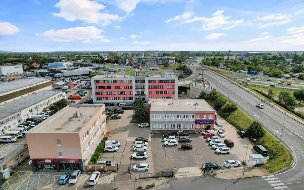 PREDAJ – obchodný priestor pri Avion Shopping Park a IKEA,