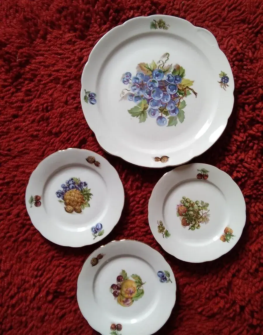 Staré porcelánové taniere 27cm 1ks a 17,5cm 3ks.