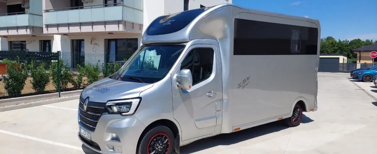 Prémiový přepravník Renault Master JL Mini