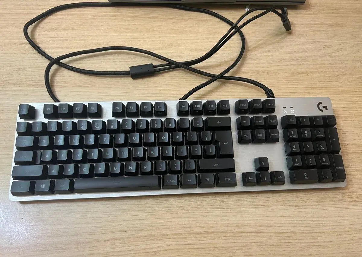Logitech G413