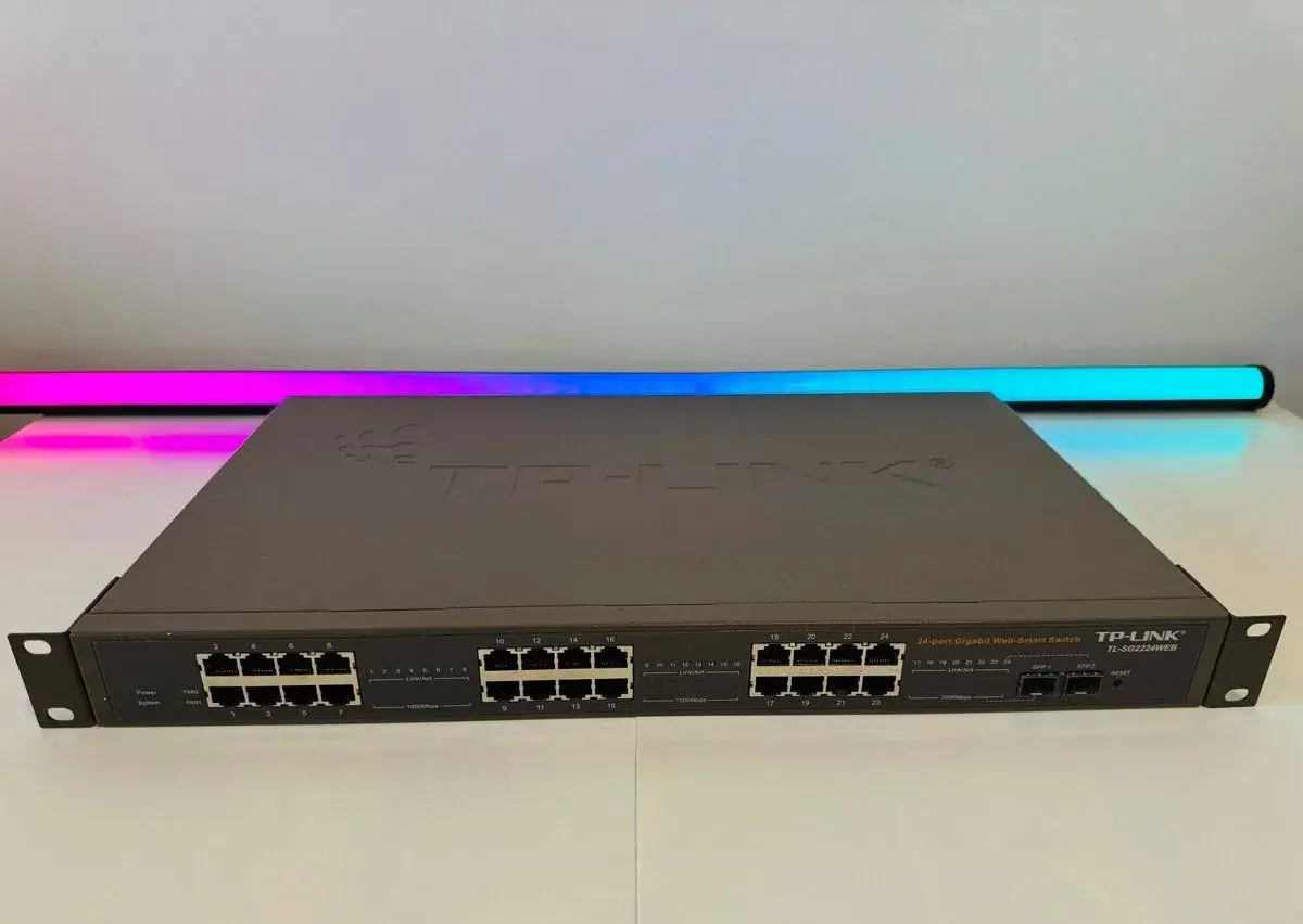 Switch TP-LINK TL-SG2224WEB, 24+2 ports, 1Gbps