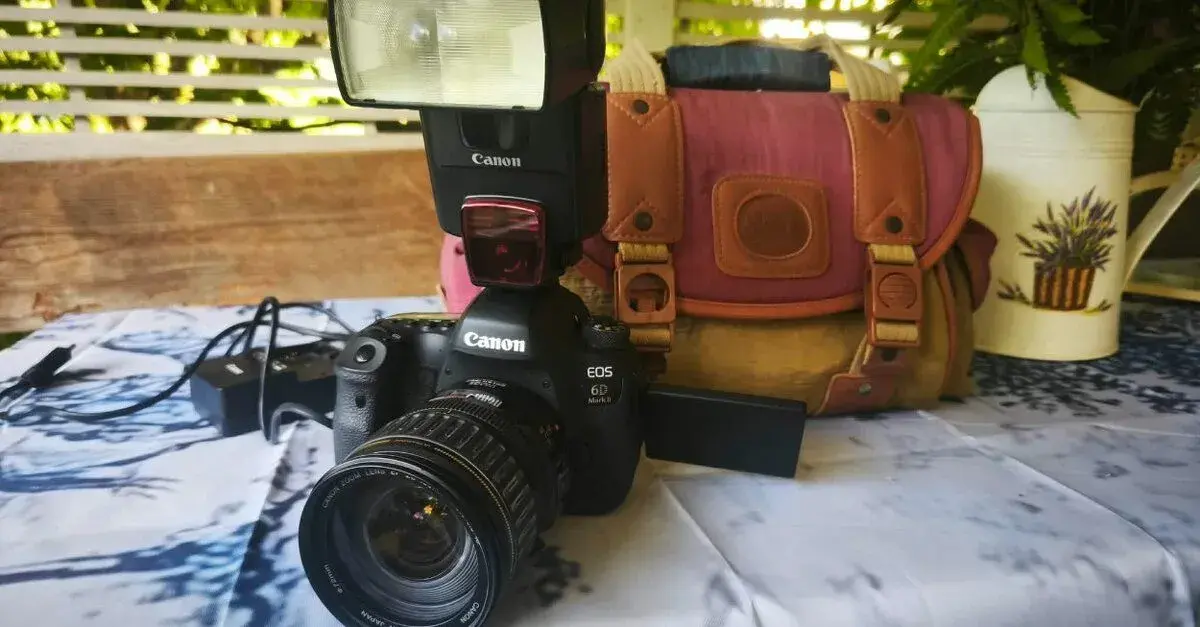 profi sada canon eos 6D mark 2 + canon EF 28-135 + blesk