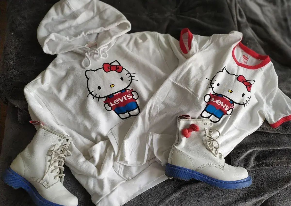 Dr. Martens Hello Kitty