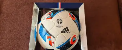 Oficiálna futbalová lopta euro 2016 vo Francúzsku