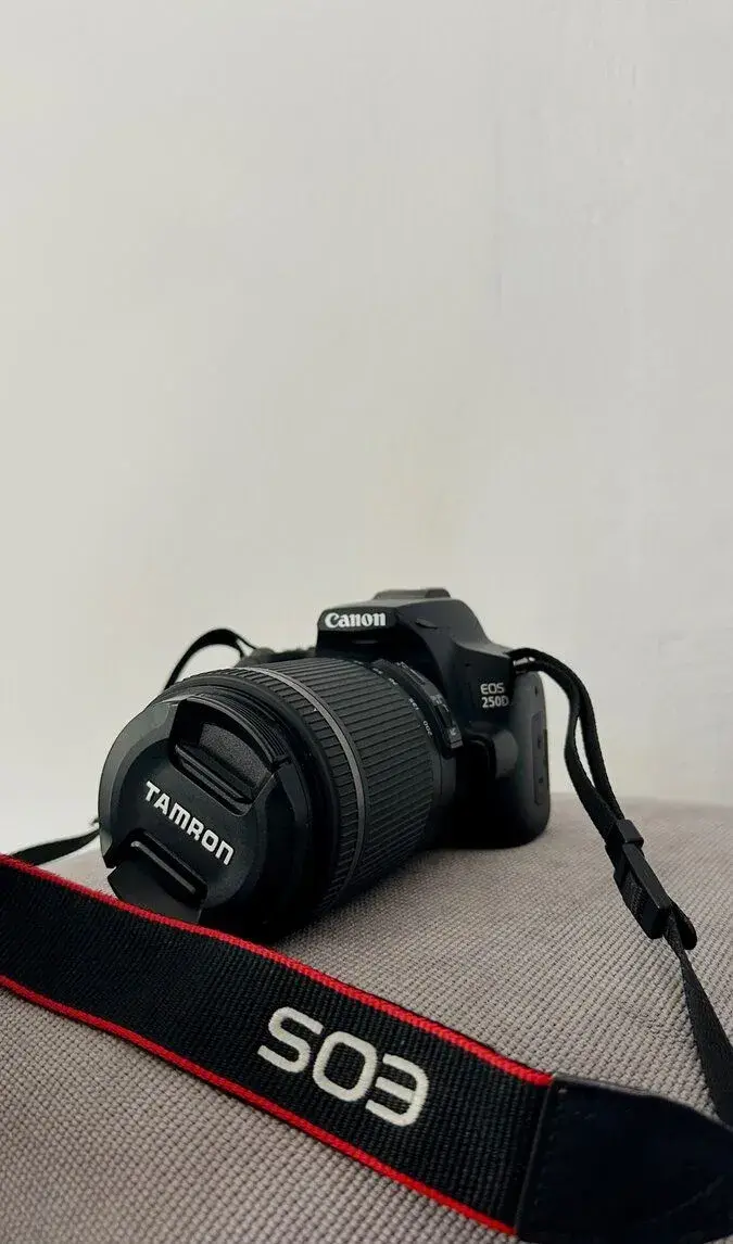 Canon EOS 250D + Tamron zoom objektív