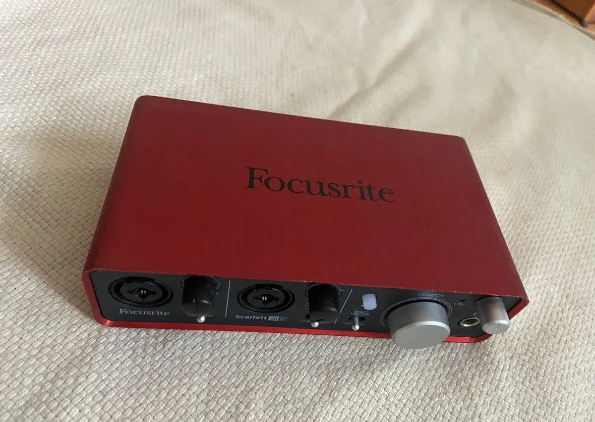 Focusrite Scarlett 2i2 zvuková karta