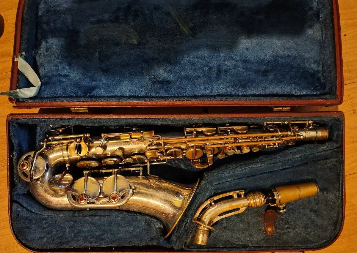 Alt saxofón Amati